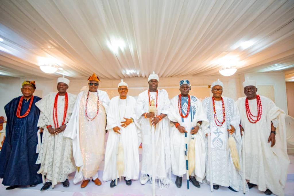 Oba Gabriel Ayodele Adejuwon - Photo 2